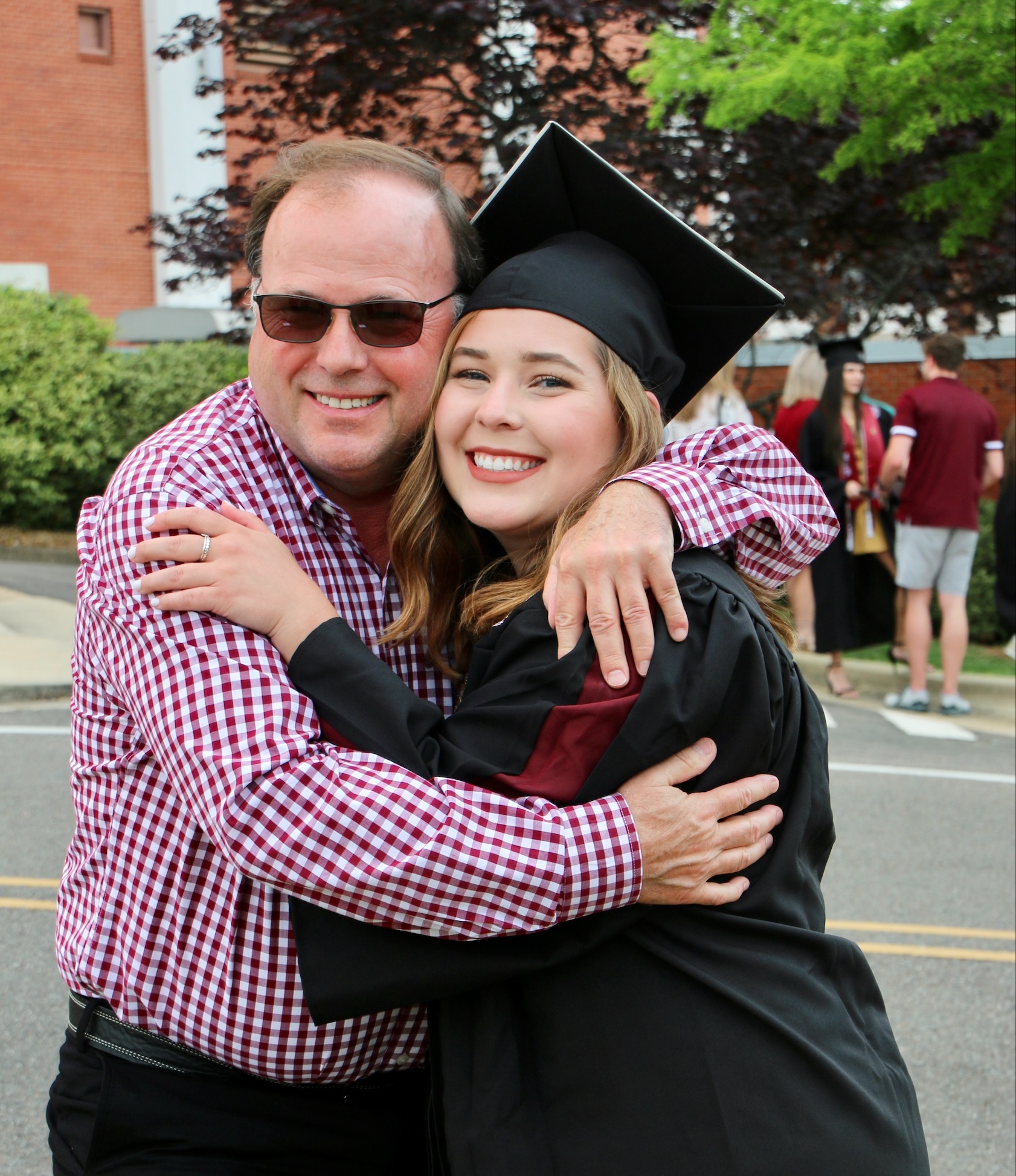 Daughter hugging dad at college graduation 